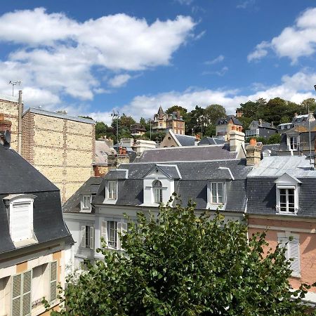 2 Pieces- Rue Pietonne Trouville -Le Petit Juliana Екстер'єр фото
