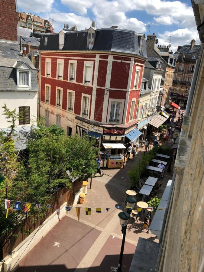 2 Pieces- Rue Pietonne Trouville -Le Petit Juliana Екстер'єр фото